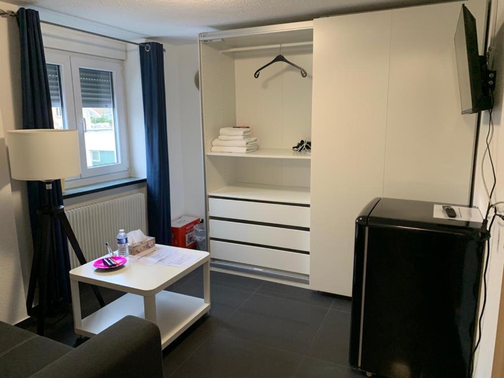 Guenstige Zimmer-Unterkunft Zimmer Mit Gemeinschaftsbad Lörrach Extérieur photo